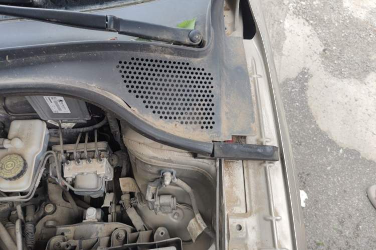 Used Skoda Rapid 2013 1.6L Manual Smart Selection Model Engine Bay Left