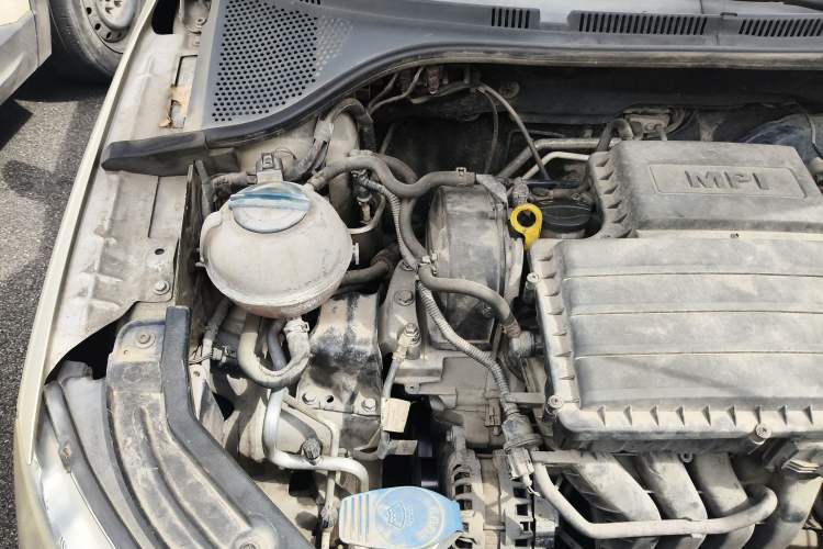 Used Skoda Rapid 2013 1.6L Automatic Smart Selection Model Engine Bay Right