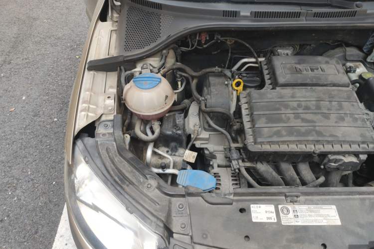 Used Skoda Rapid 2013 1.6L Manual Preferred Version Engine Bay Right