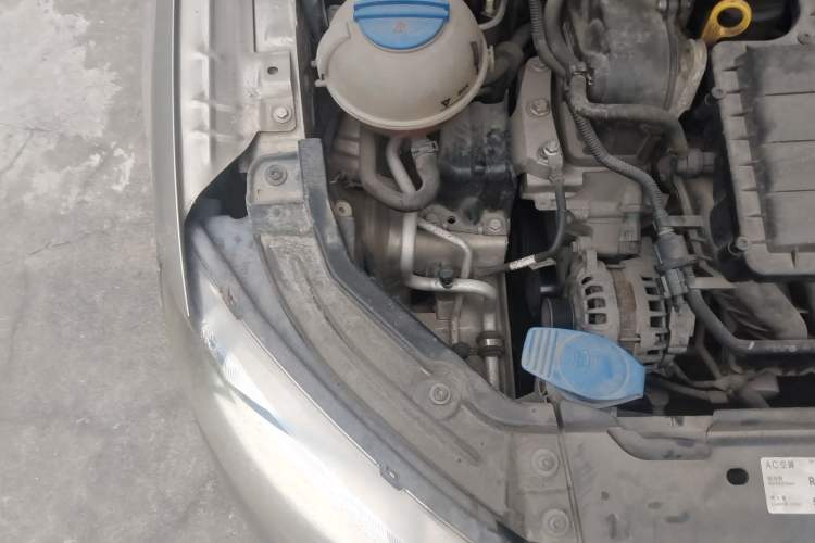 Used Skoda Rapid 2013 1.6L Manual Smart Selection Model Engine Bay Right