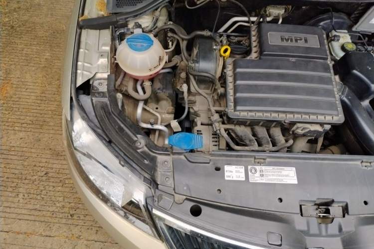 Used Skoda Rapid 2013 1.6L Manual Smart Selection Model Engine Bay Right