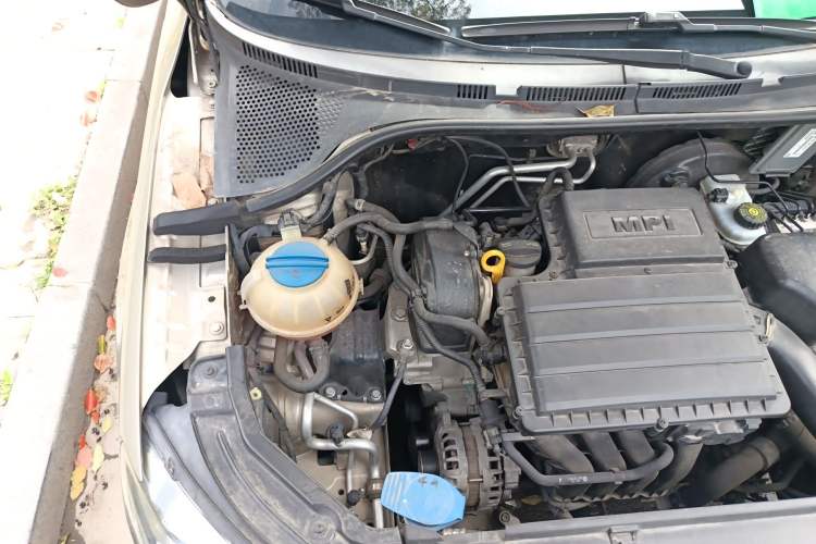 Used Skoda Rapid 2013 1.6L Manual Smart Selection Model Engine Bay Right