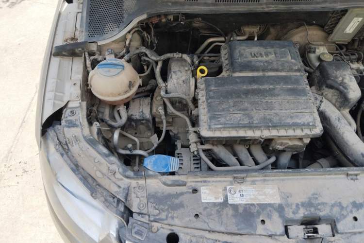 Used Skoda Rapid 2013 1.6L Manual Smart Selection Model Engine Bay Right
