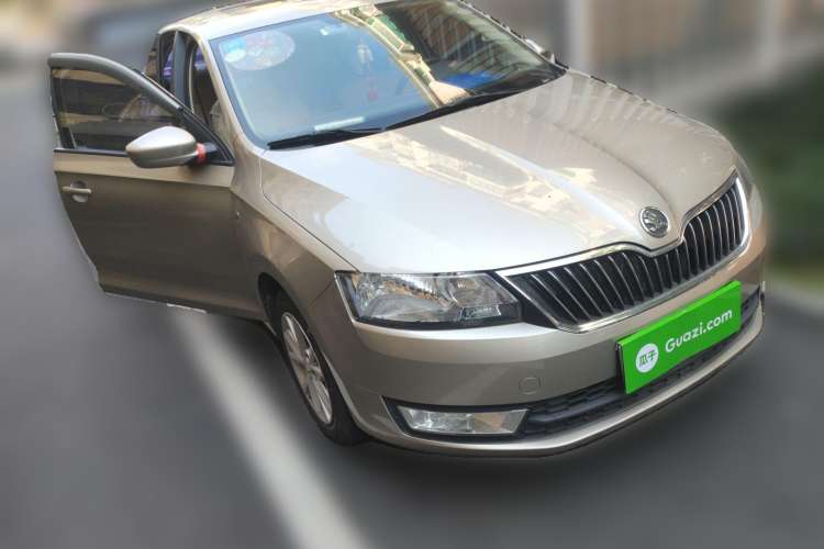 Used Skoda Rapid 2013 1.6L Manual Preferred Version Front Right 45 Deg