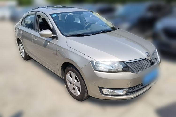 Used Skoda Rapid 2013 1.4L Manual Smart Selection Trim Front Right 45 Deg