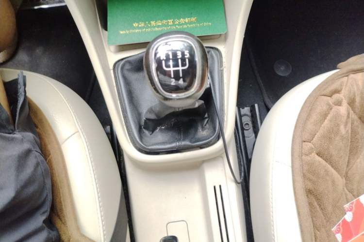 Used Skoda Rapid 2013 1.6L Manual Smart Selection Model Gear Lever