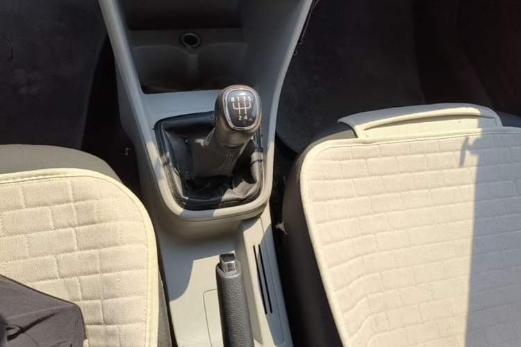 Used Skoda Rapid 2013 1.4L Manual Smart Selection Trim Gear Lever