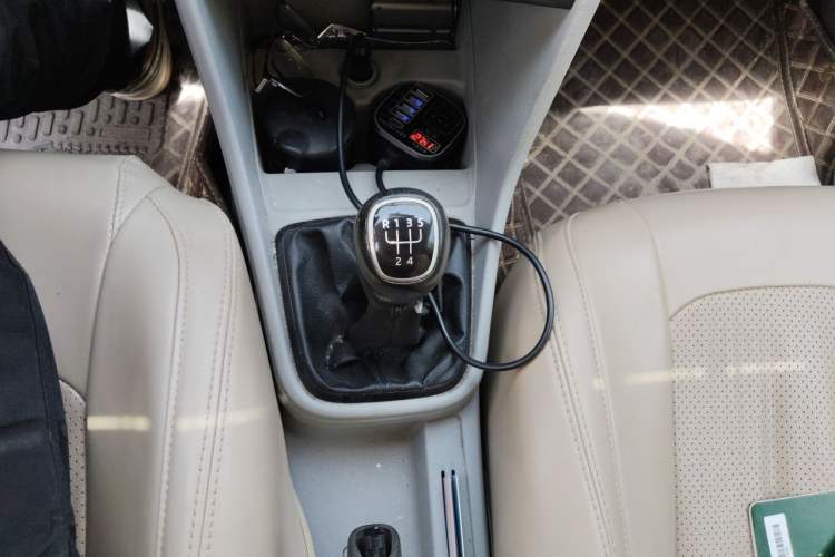 Used Skoda Rapid 2013 1.6L Manual Smart Selection Model Gear Lever
