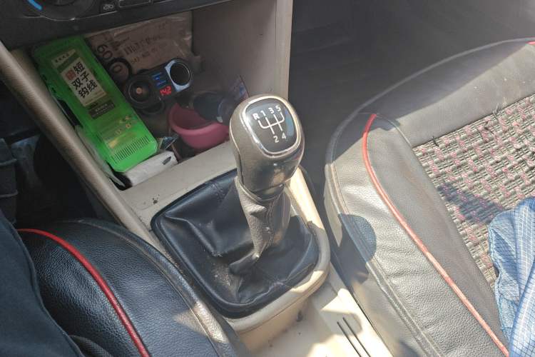Used Skoda Rapid 2013 1.6L Manual Smart Selection Model Gear Lever