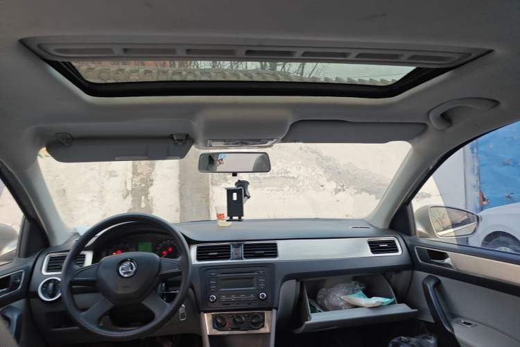 Used Skoda Rapid 2013 1.6L Manual Smart Selection Model Headliner