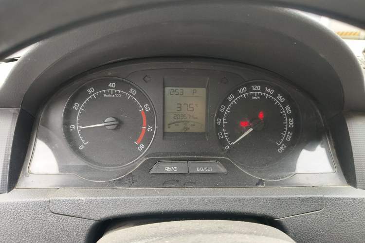 Used Skoda Rapid 2013 1.6L Automatic Smart Selection Model Instrument Cluster
