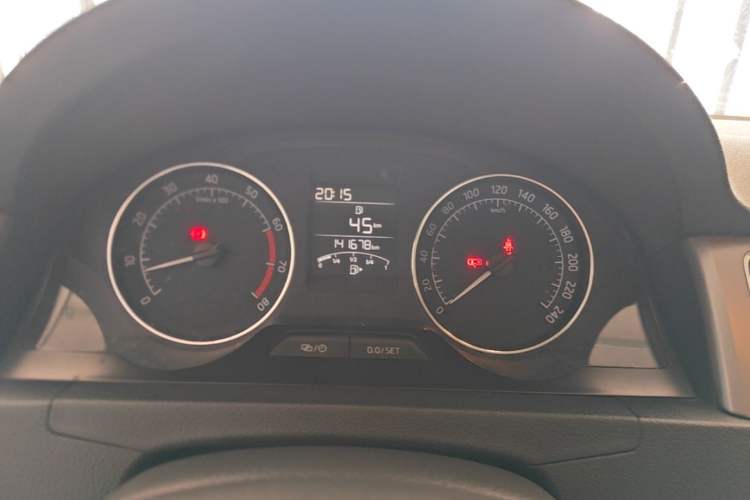 Used Skoda Rapid 2013 1.6L Manual Preferred Version Instrument Cluster