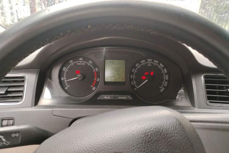 Used Skoda Rapid 2013 1.6L Manual Smart Selection Model Instrument Cluster