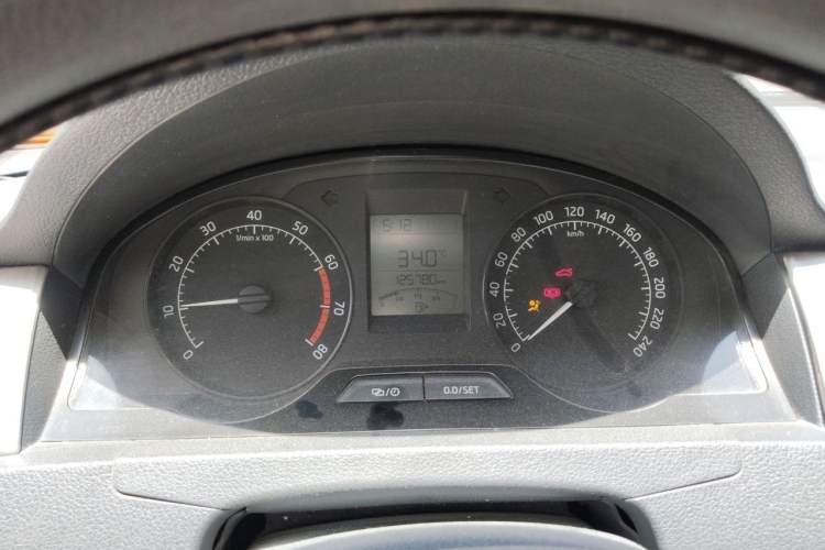 Used Skoda Rapid 2013 1.6L Manual Smart Selection Model Instrument Cluster