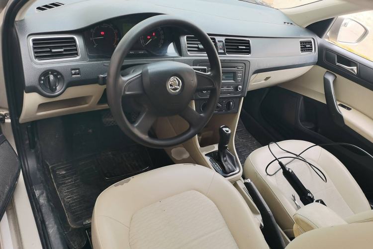 Used Skoda Rapid 2013 1.6L Automatic Smart Selection Model Interior 2