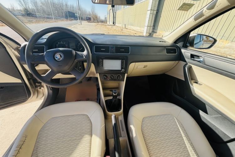 Used Skoda Rapid 2013 1.4L Manual Smart Selection Trim Interior 3