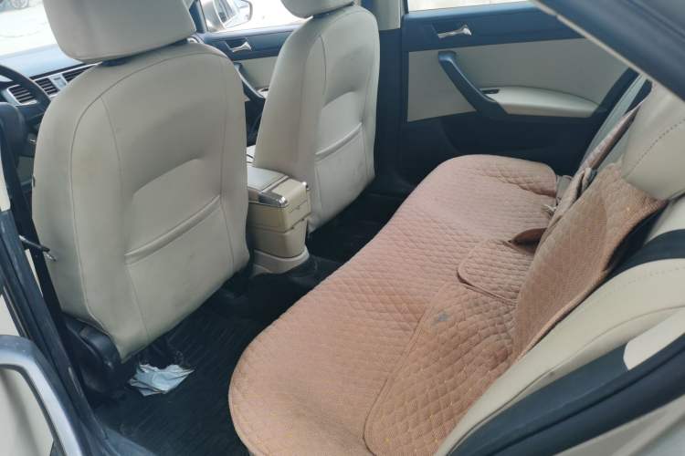 Used Skoda Rapid 2013 1.6L Automatic Smart Selection Model Interior 4
