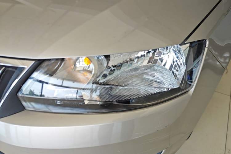Used Skoda Rapid 2013 1.6L Manual Preferred Version Left Front Headlight