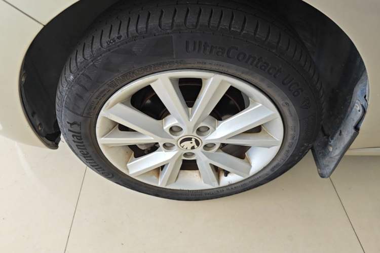 Used Skoda Rapid 2013 1.6L Manual Preferred Version Left Front Wheel Hub