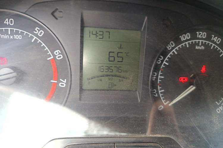 Used Skoda Rapid 2013 1.6L Manual Smart Selection Model Odometer Close Up
