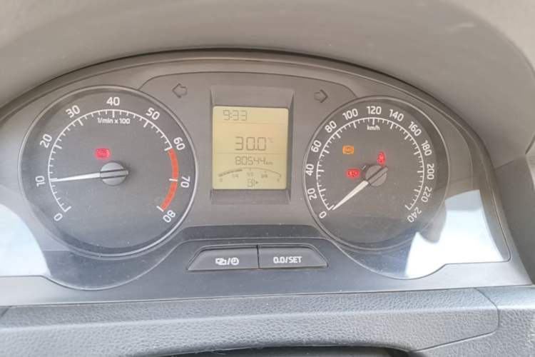 Used Skoda Rapid 2013 1.4L Manual Smart Selection Trim Odometer Close Up