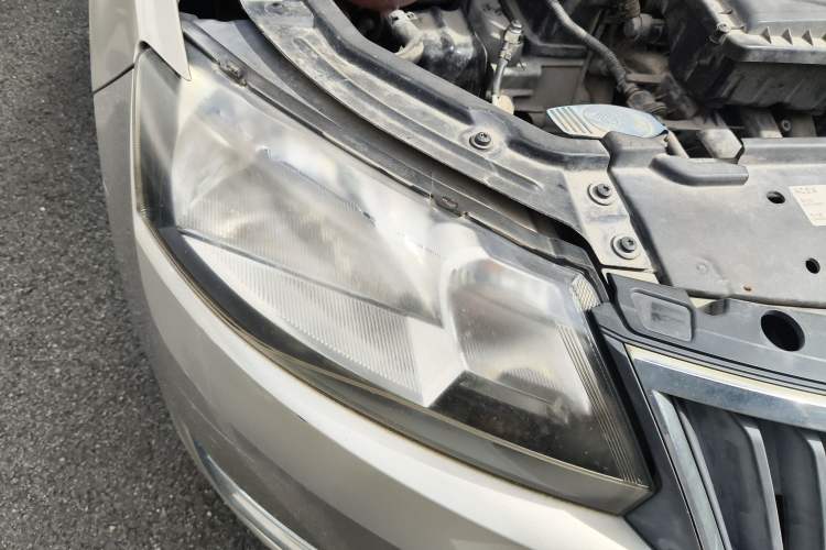 Used Skoda Rapid 2013 1.6L Automatic Smart Selection Model Right Front Headlight