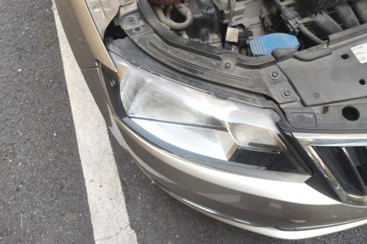 Used Skoda Rapid 2013 1.6L Manual Preferred Version Right Front Headlight