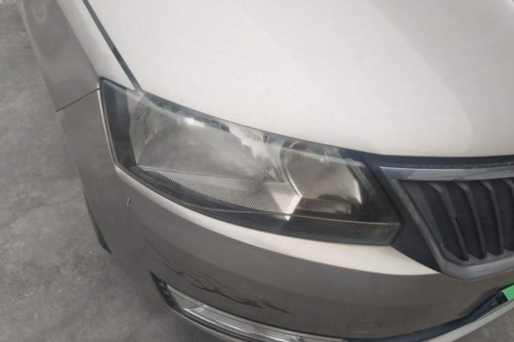 Used Skoda Rapid 2013 1.6L Manual Smart Selection Model Right Front Headlight