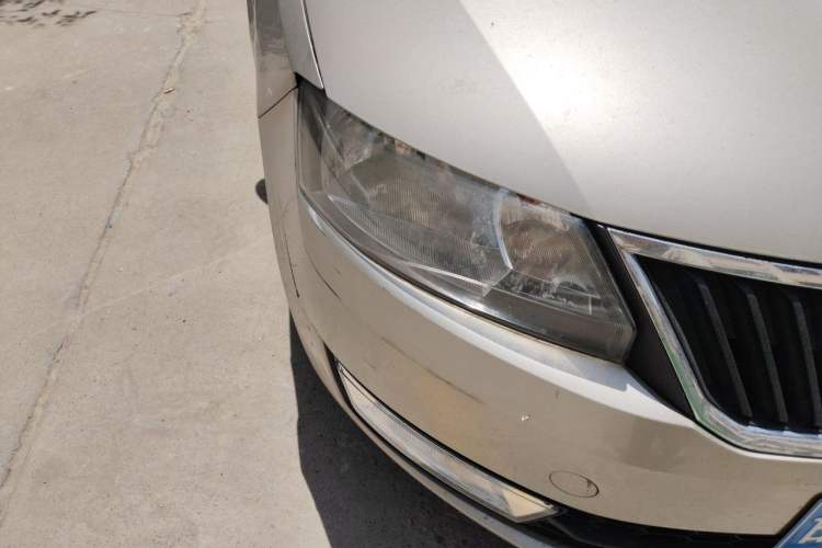 Used Skoda Rapid 2013 1.6L Manual Smart Selection Model Right Front Headlight