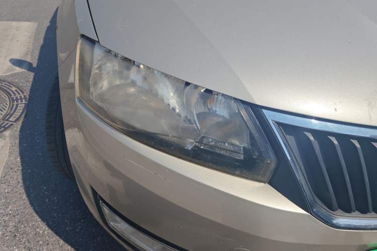 Used Skoda Rapid 2013 1.6L Manual Smart Selection Model Right Front Headlight