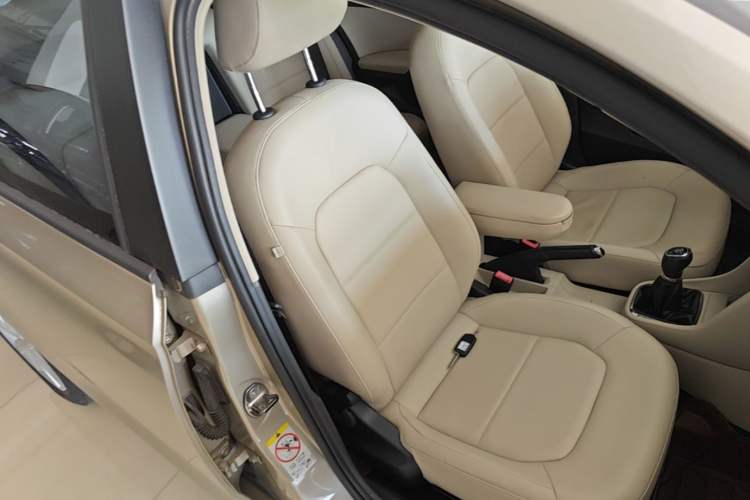 Used Skoda Rapid 2013 1.6L Manual Preferred Version Right Front Seat