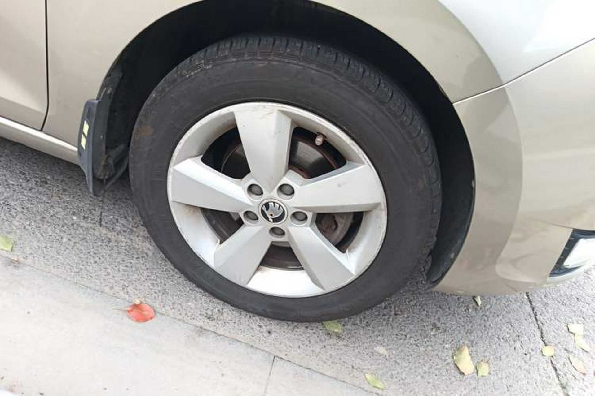 Used Skoda Rapid 2013 1.6L Manual Smart Selection Model Right Front Wheel Hub