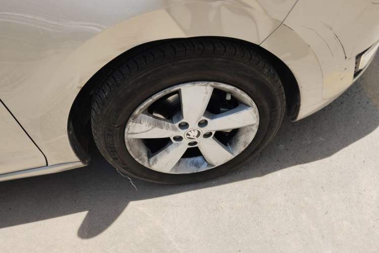 Used Skoda Rapid 2013 1.6L Manual Smart Selection Model Right Front Wheel Hub