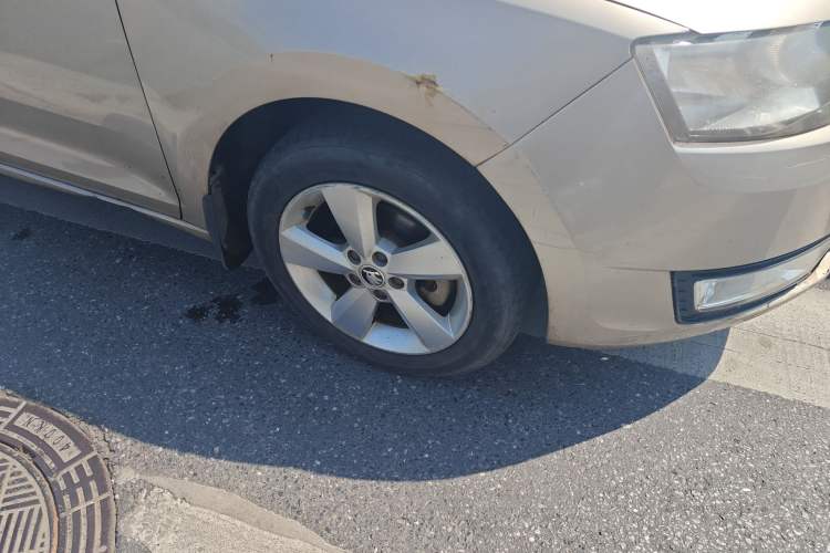 Used Skoda Rapid 2013 1.6L Manual Smart Selection Model Right Front Wheel Hub