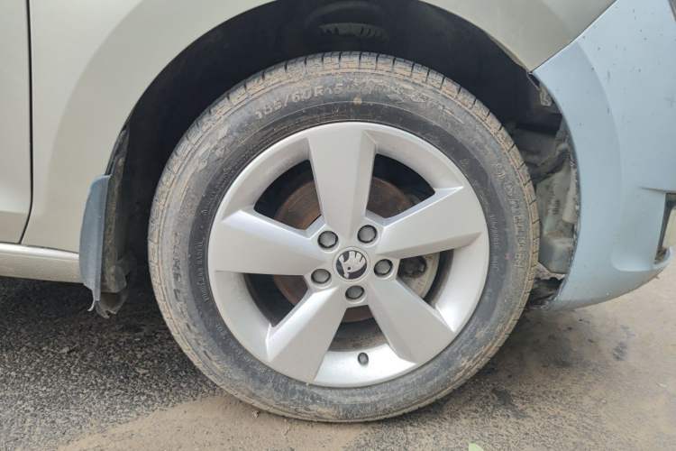 Used Skoda Rapid 2013 1.6L Manual Smart Selection Model Right Front Wheel Hub
