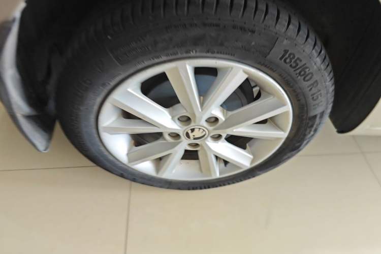 Used Skoda Rapid 2013 1.6L Manual Preferred Version Right Rear Wheel Hub