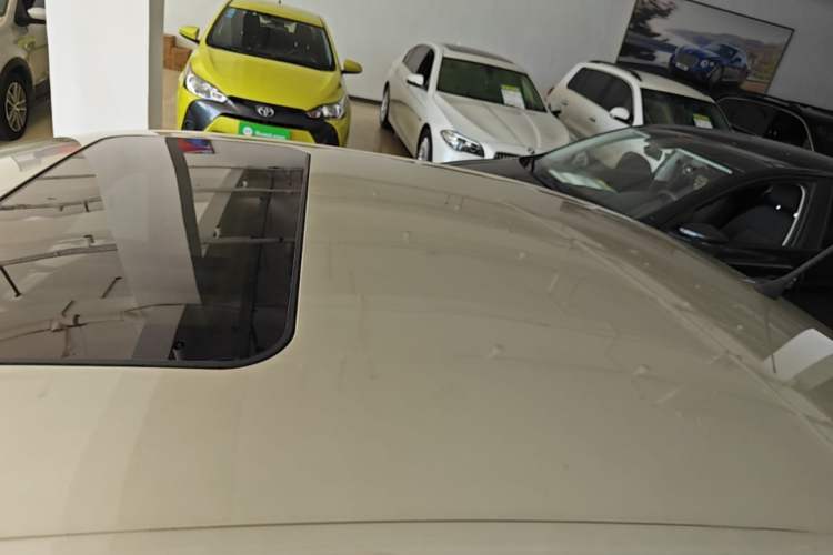 Used Skoda Rapid 2013 1.6L Manual Preferred Version Roof