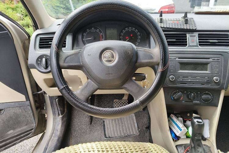 Used Skoda Rapid 2013 1.6L Automatic Smart Selection Model Steering Wheel