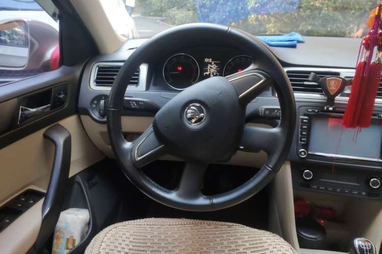 Used Skoda Rapid 2013 1.6L Manual Preferred Version Steering Wheel