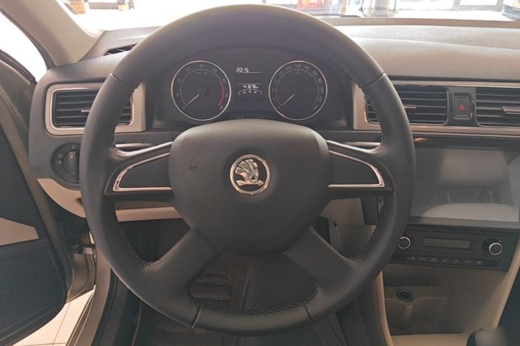 Used Skoda Rapid 2013 1.6L Manual Preferred Version Steering Wheel