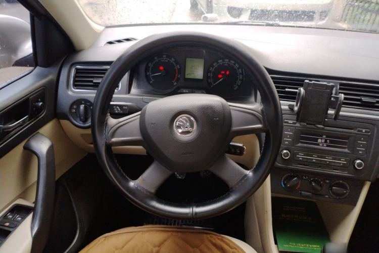 Used Skoda Rapid 2013 1.6L Manual Smart Selection Model Steering Wheel