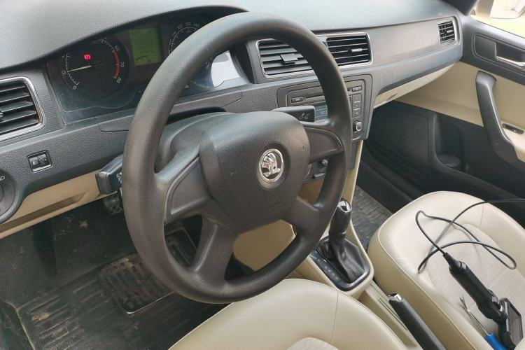 Used Skoda Rapid 2013 1.6L Automatic Smart Selection Model Steering Wheel