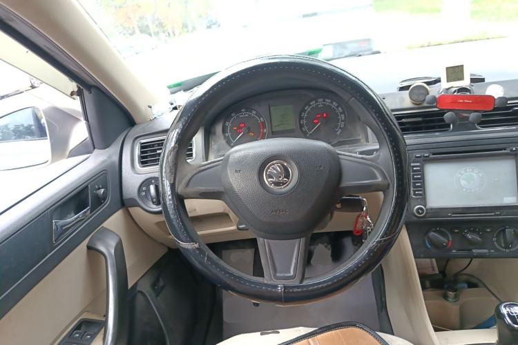 Used Skoda Rapid 2013 1.6L Manual Smart Selection Model Steering Wheel