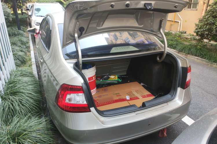 Used Skoda Rapid 2013 1.6L Manual Preferred Version Trunk