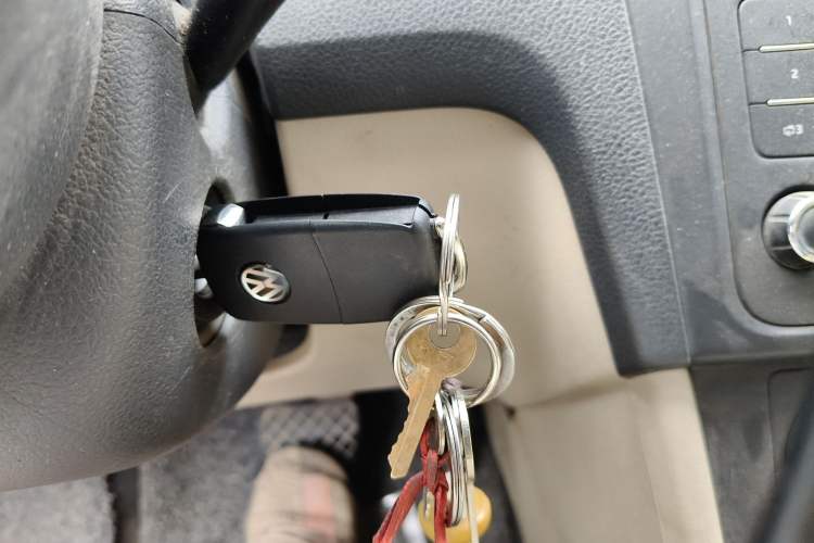 Used Skoda Rapid 2013 1.6L Automatic Smart Selection Model Vehicle Key