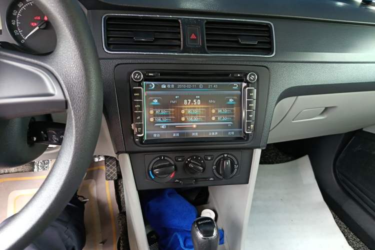 Used Skoda Rapid 2015 1.6L Automatic Smart Selection Model Audio And AC Panel