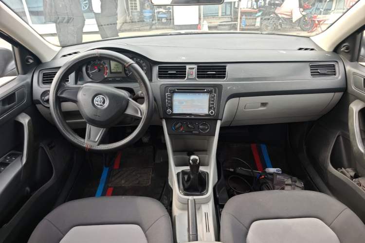 Used Skoda Rapid 2015 1.4L Manual Enjoyment Model Center Console