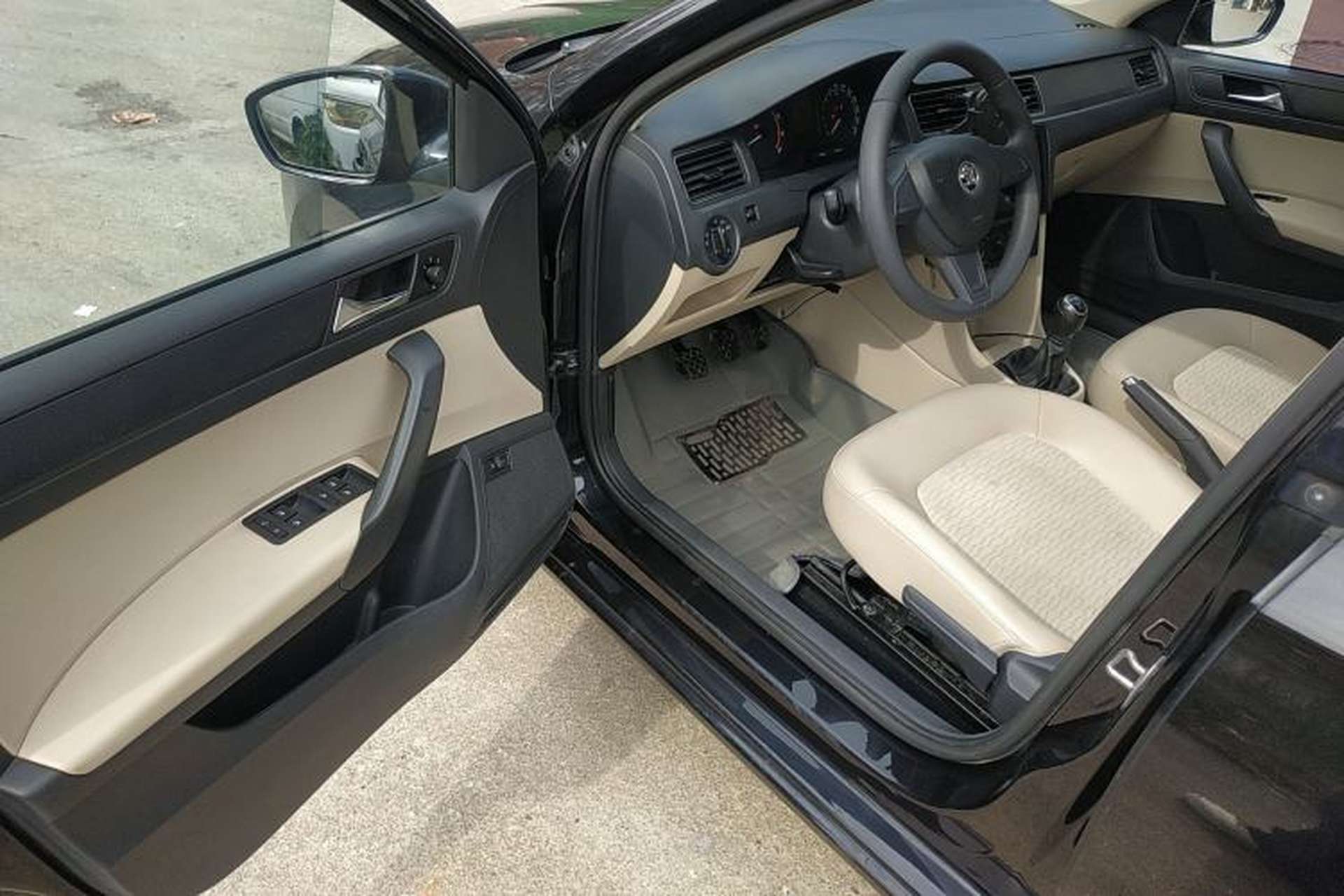 Used Skoda Rapid 2015 1.6L Manual Smart Selection Model Driver Seat