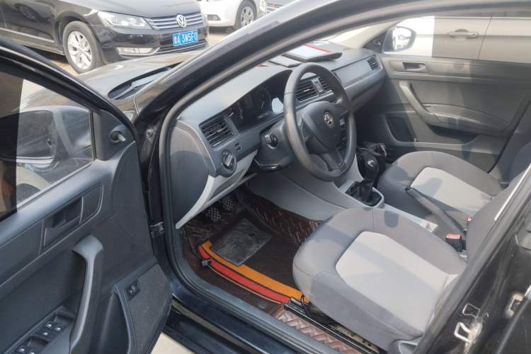 Used Skoda Rapid 2015 1.6L Manual Le Xuan Model Driver Seat