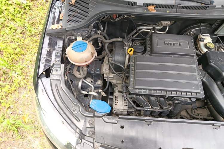 Used Skoda Rapid 2015 1.6L Automatic Smart Selection Model Engine Bay Right